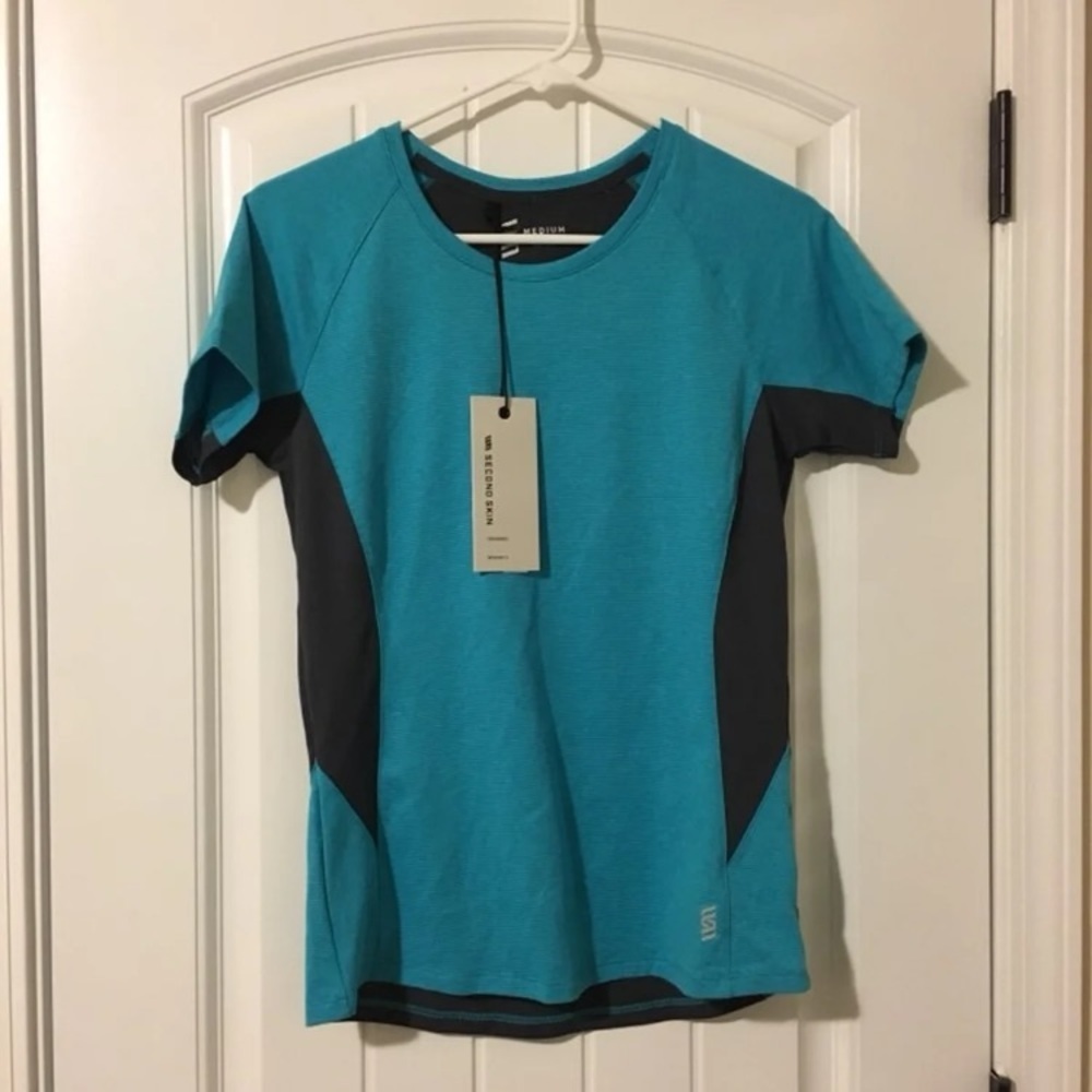 Women’s Second Skin Top Size medium NWT